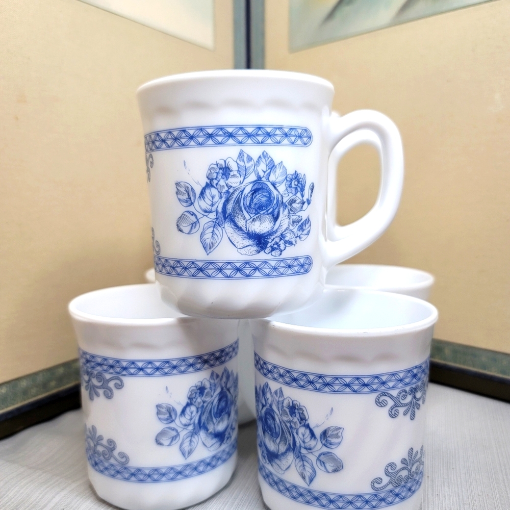 *VTG*  Arcopal France Coffee/tea mugs. (120)